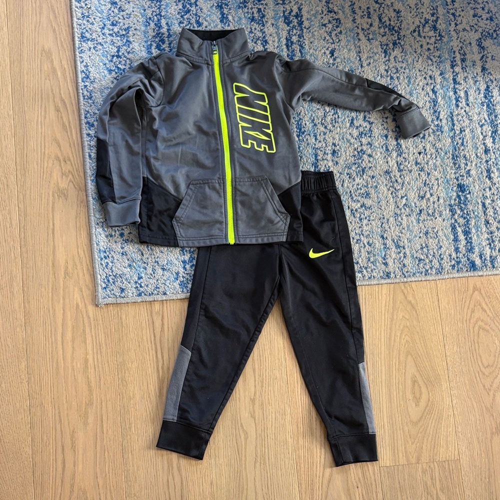 Nike gray/black athletic set - size 5